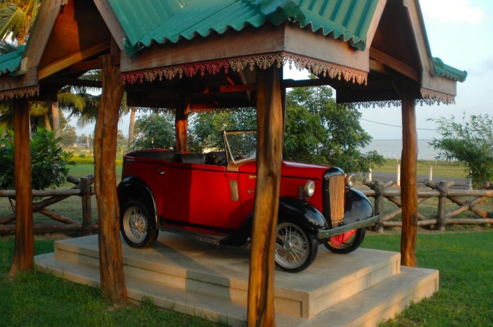 A restored vintage car at Lagoon's Edge
